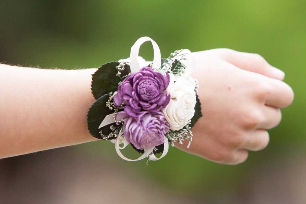 corsage
